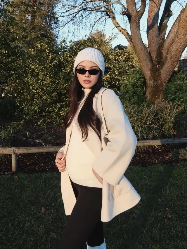 Gaya Bumil Alyssa Daguise Liburan di Inggris, Selalu Modis Meski Berbadan Dua