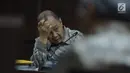 Terdakwa penerbitan SKL terhadap obligor BLBI, Syafruddin Arsyad Temenggung bersiap mendengar keterangan saksi pada sidang lanjutan di Pengadilan Tipikor, Jakarta, Kamis (21/6). Sidang mendengar keterangan saksi. (Liputan6.com/Helmi Fithriansyah)