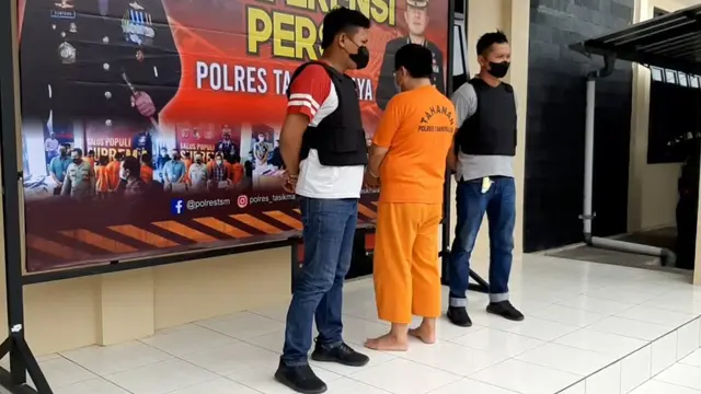 Unit Perlindungan Perempuan dan Anak (PPA) Satreskrim Polres Tasikmalaya, Jawa Barat, akhirnya mengamankan AS (48), oknum guru ngaji, pelaku rudapaksa terhadap tiga santriwati di salah satu pondok pesantren di Tasikmalaya.