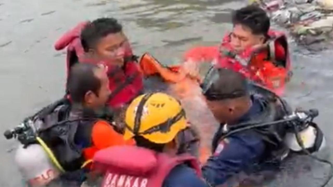 Tim Gabungan Evakuasi Jenazah Bocah Tenggelam di Kanal Makassar