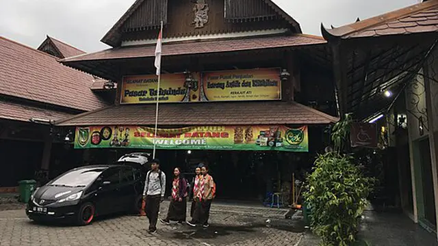 Tempat Wisata di Solo: Pasar Triwindu