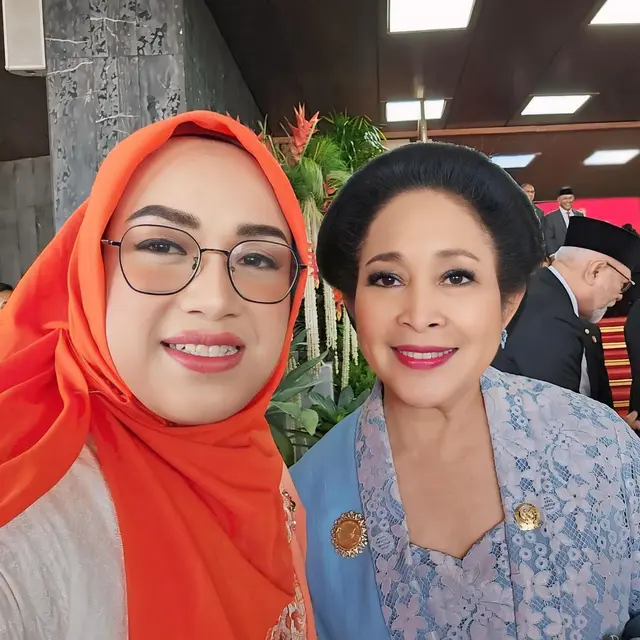 6 Penampilan Titiek Soeharto di Pelantikan Prabowo, Dibandingkan dengan Selvi Ananda