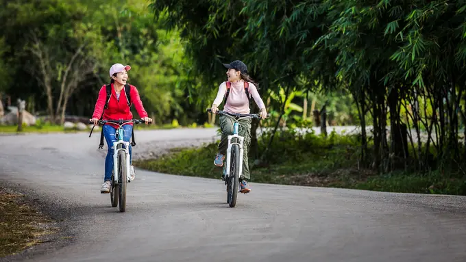 Mendaki dan bersepeda