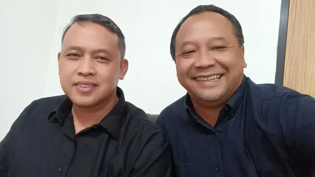 Tukang Bakso Maryanto bersama Ketua DPC PDI Perjuangan Kota Bekasi Tri Adhianto