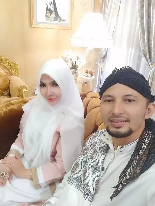 Roro Fitria Hamil