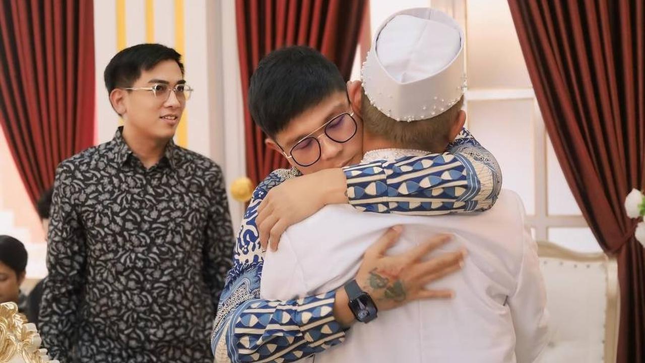 "Yang membangunkan hatimu dari kelalaian jiwa itu ketika kita kembali sadar bahwa bukan makhluk yang kita tuju tapi kepada Allah kita tuju," ungkap Dodhy, mengutip pernyataan Syaikh Shalih Al Munajjid.