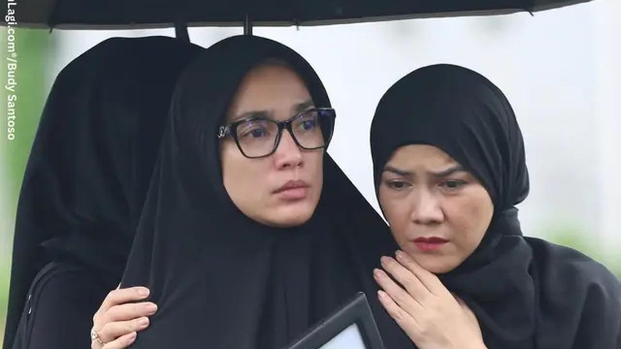 Andhika Pratama Kenang Almarhumah Ibunda Ussy Sulistiawaty, Hormat dan Anggap Seperti Ibu Sendiri