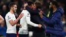 Pelatih Tottenham Hotspur, Antonio Conte senang bukan kepalang usai timnya berhasil membalikan keadaan saat melawan Leeds United. Ini merupakan kemenangan perdana Conte di pentas Liga Inggris usai dirinya direkrut awal November. (AFP/Adrian Dennis)