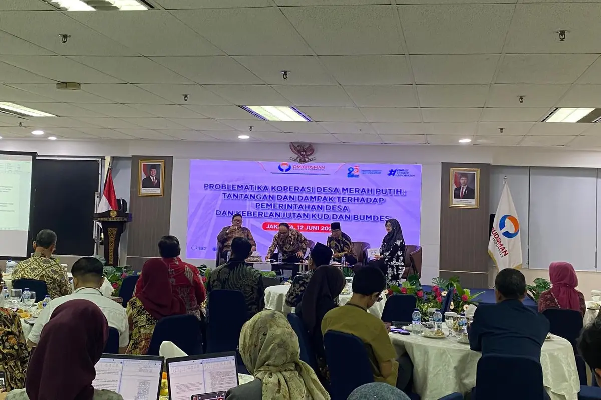 Anggota Ombudsman RI Dadan Suharmawijaya saat diskusi Problematika Koperasi Desa Merah Putih di Ombudsman RI, Jakarta, Kamis, (12/6/2025).