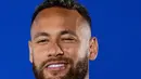 Neymar dibeli secara permanen dari PSG dengan biaya transfer yang tidak main-main. 90 juta Euro dibayarkan untuk bisa menebusnya. (Saudi Pro League / AFP)