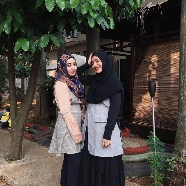 6 Potret Kebersamaan Cindy Fatikasari dan Putri Sulung, Bak Kakak Adik