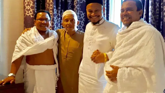 Foto mantan Ketua MPR RI Amien Rais bertemu dengan Rizieq Shihab di Arab Saudi