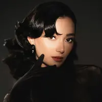 Aktris cantik Asmirandah tampil manglingi di pemotretan terbaru yang tuai pujian dari warganet [@riomotret]