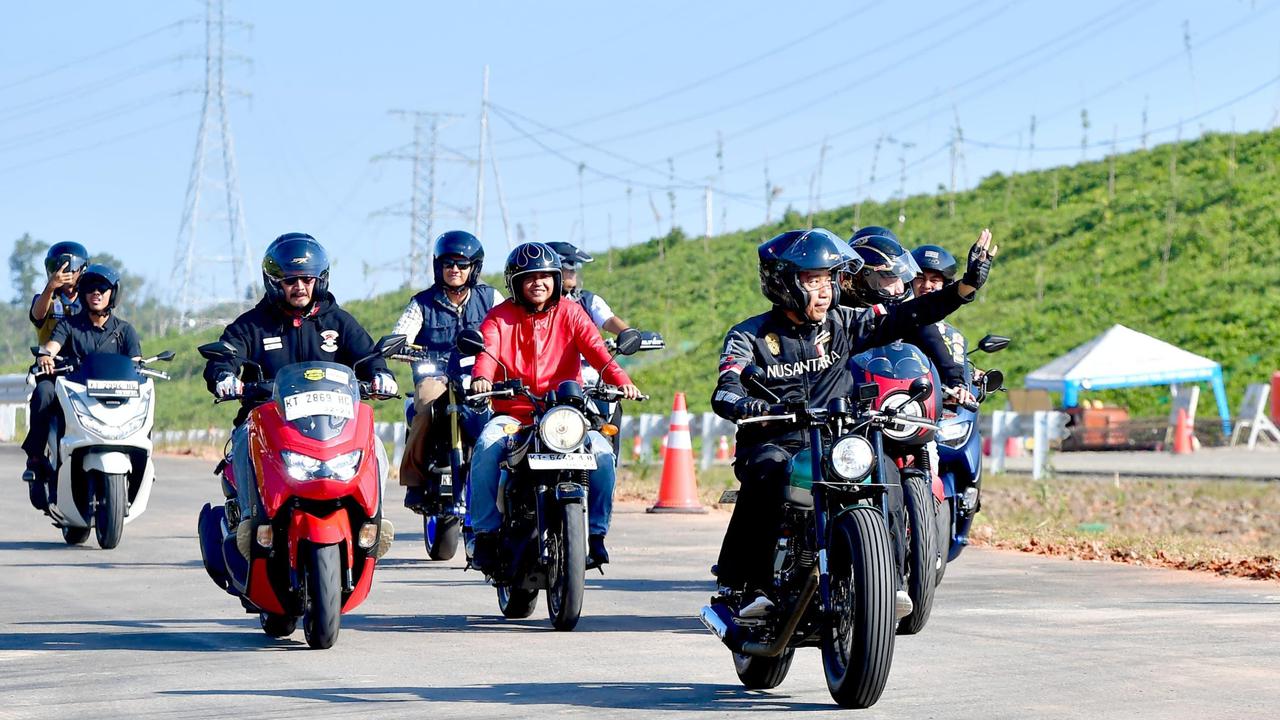 Gaya Jokowi dan Sepeda Motornya