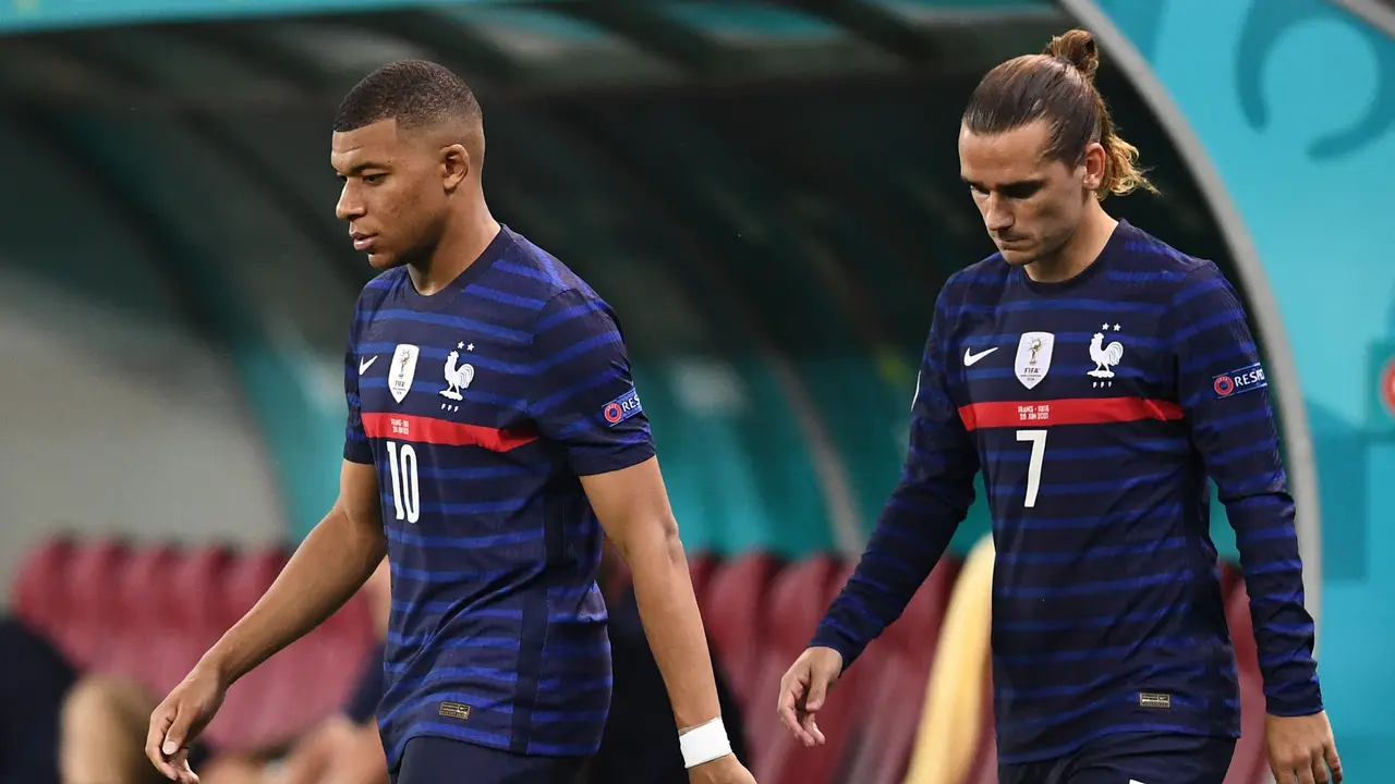 Dua penyerang Timnas Prancis, Kylian Mbappe (kiri) dan Antoine Griezmann.