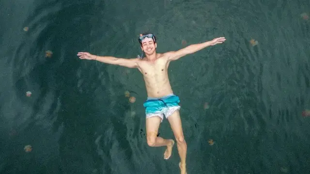 Genap Berusia 40 Tahun, Ini Potret Seru Hessel Steven Liburan Ke Kalimantan