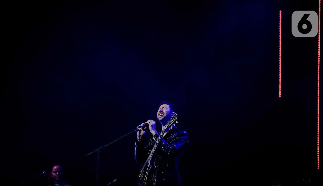 Penampilan Bruno Major dalam Java Jazz Festival 2020 di JIExpo Kemayoran, Jakarta, Jumat (28/2/2020). Bruno Major membawakan lagu hits miliknya seperti Easily, Just The Same, dan Places We Won’t Walk. (Liputan6.com/Faizal Fanani)
