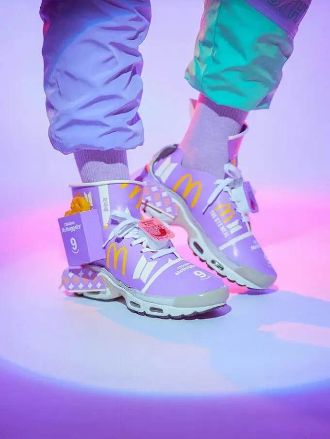 Kelewat Kreatif, Seniman Singapura Bikin Sepatu Daur Ulang dari Kemasan BTS Meal