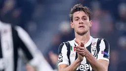 1. Daniele Rugani (Juventus) – Bek Juventus ini menjadi pesepak bola Serie A pertama yang diumumkan terjangkit virus Corona. Melalui laman resmi nya, Bianconeri mengumumkan hasil tes Rugani dan menyatakan pemain tersebut positif Corona. (AFP/Filippo Monteforte)