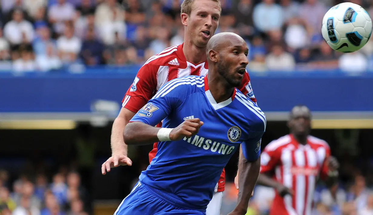 Nicolas Anelka. Striker Prancis yang telah pensiun pada Januari 2016 bersama Mumbai City ini tercatat sebagai pemain yang pernah memperkuat klub Big Six terbanyak di Liga Inggris yaitu 4 klub dari total 6 klub yang pernah dibelanya di Liga Inggris. Keempat klub tersebut adalah Arsenal, Liverpool, Manchester City dan Chelsea. Dari keempatnya, Chelsea menjadi klub yang paling lama dibelanya yaitu selama 5 musim sejak tengah musim 2007/2008 hingga tengah musim 2011/2012 dan total tampil dalam 184 laga di semua ajang bareng The Blues dengan torehan 59 gol dan 38 assist. (AFP/Leon Neal)