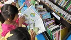keterlambatan distribusi buku kurikulum 2013 ke Sekolah-Sekolah menyebabkan para orang tua murid membeli buku lebih mahal.
