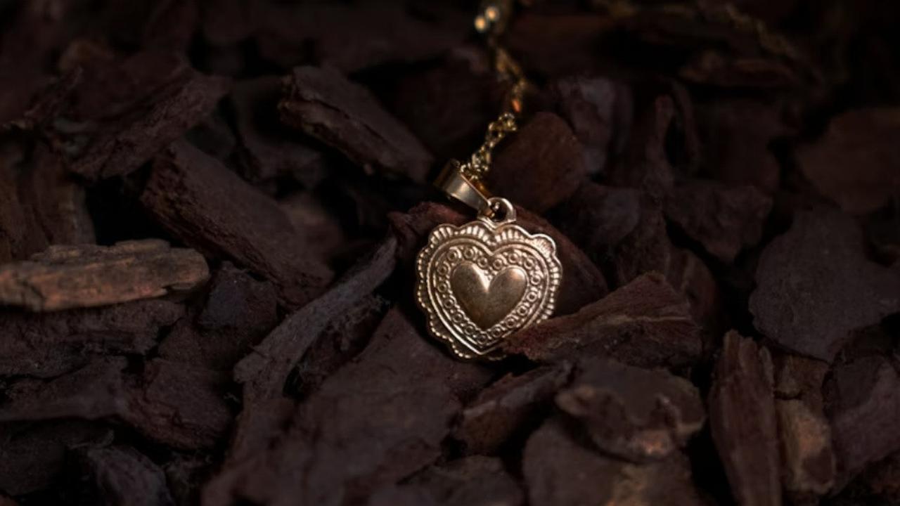 7 Model Kalung 50 Gram Emas Elegan untuk Ibu-Ibu 40 Tahun ke Atas, Pancarkan Pesona Klasik dan Modern