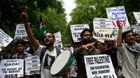 Pengunjuk rasa India meneriakkan slogan anti-Israel di kedutaan Israel di New Delhi pada tanggal 14 Juli 2014. (AFP PHOTO / Prakash SINGH)