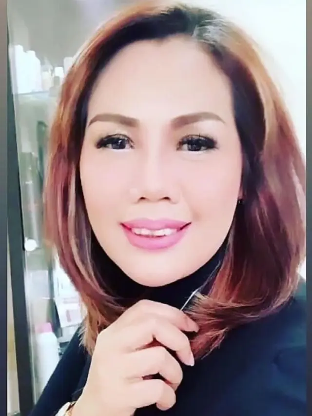 6 Potret Terbaru Elly Sugigi dengan Rambut Berponi dan Gigi Makin Rapi, Manglingi