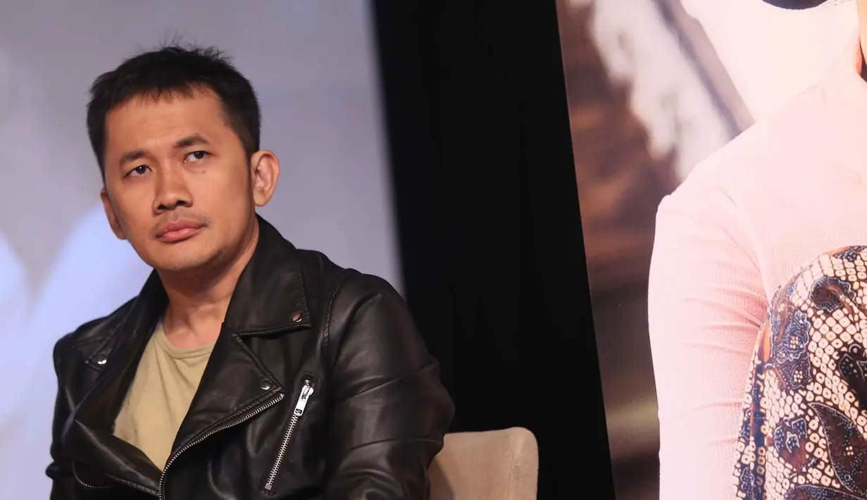 Sutradara kelahiran Yogyakarta itu berharap para penonton tidak hanya melihat sosok Kartini melalui tulisan-tulisan yang inspiratif tapi juga perjuangannya. Film Kartini akan tayang serentak pada 19 April 2017 mendatang. (Nurwahyunan/Bintang.com)