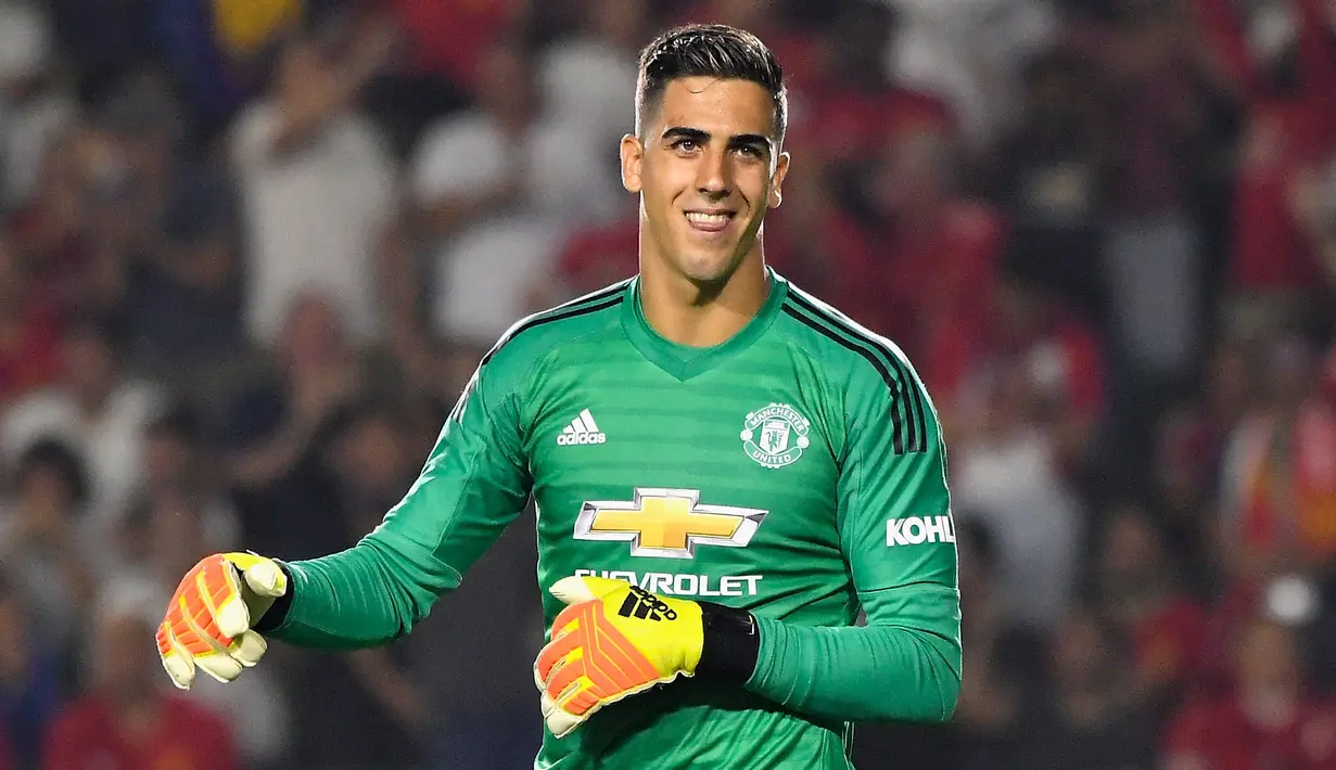 Joel Pereira merupakan pemain jebolan akademi MU yang menembus tim utama pada musim 2017/2018. Ia tidak pernah menjadi pilihan utama di bawah mistar gawang Setan Merah, sehingga lebih banyak dipinjamkan dan hengkang secara permanen ke RKC Waalwijk pada musim panas ini. (Foto: AFP/John McCoy)
