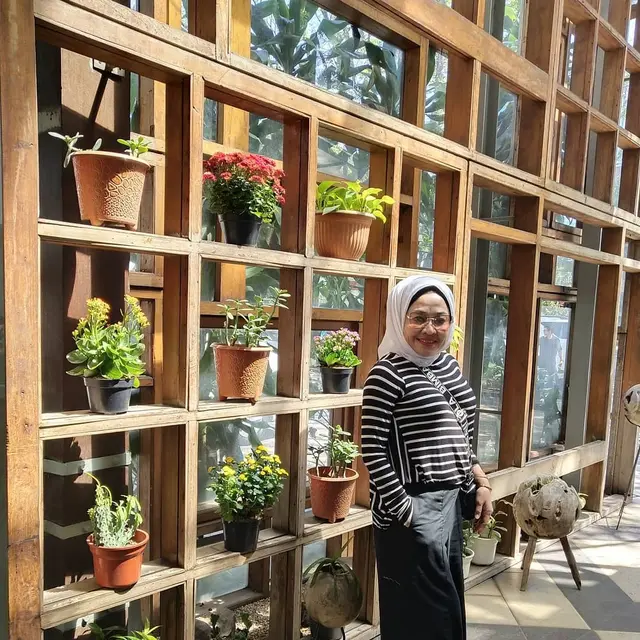 Berusia 60 Tahun, Ini 6 Potret Dewi Indriati Istri Rano Karno yang Awet Muda