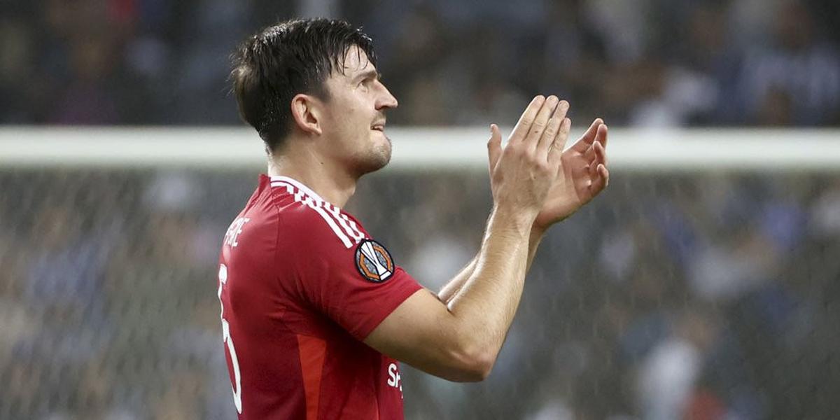 Patrice Evra Sarankan Ruben Amorim Kembalikan Ban Kapten ke Harry Maguire