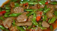 Yuk masak tumis buncis bakso untuk makan siang enak dan sehat dengan resep ini. (Via: witnifood.blogspot.com)