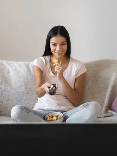 Samsung Art TV menawarkan teknologi canggih dengan nuansa batik modern. (foto: jcomp/freepik)