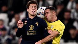 Laga kedua tim berlangsung ketat sejak menit awal pertandingan. (MARCO BERTORELLO/AFP)