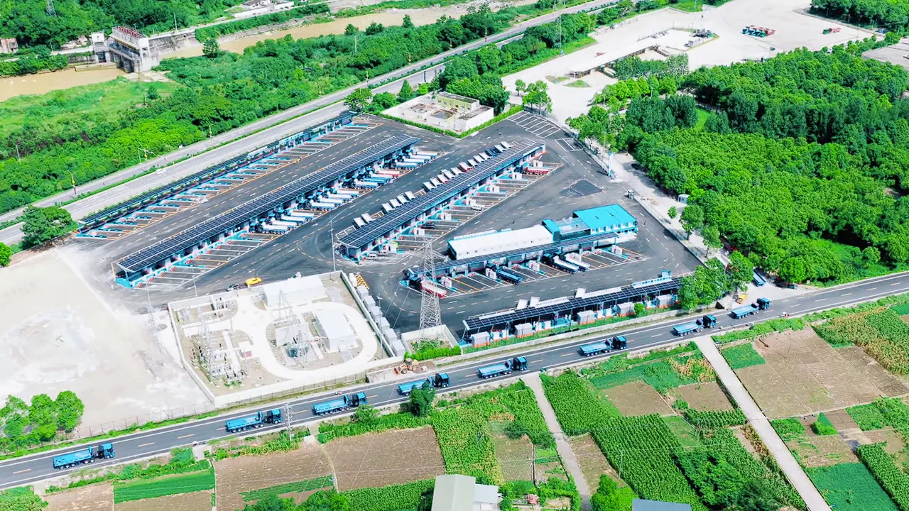 Stasiun supercharging truk tugas berat 100MW pertama di dunia (Huawei)