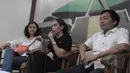 Rieke Diah Pitaloka ditemani Rosa Damayanti (Perhimpunan Jiwa Sehat) dan Jamaludin Relawan Kesehatan saat konferensi pers terkait laporan maraknya pasien gangguan jiwa yang mengamuk, Jakarta, Rabu (11/3/2015).(Liputan6.com/Herman Zakharia)