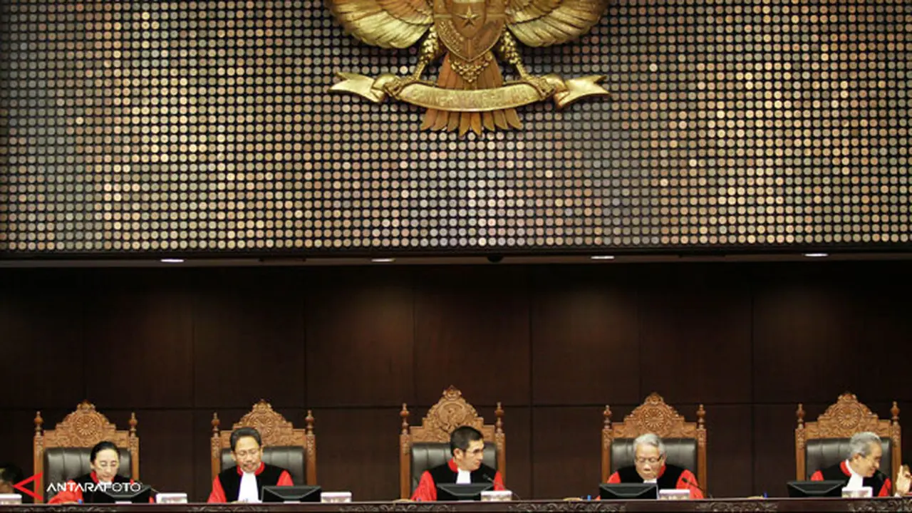 sidang-pilkada-gunung-mas-1310101d.jpg