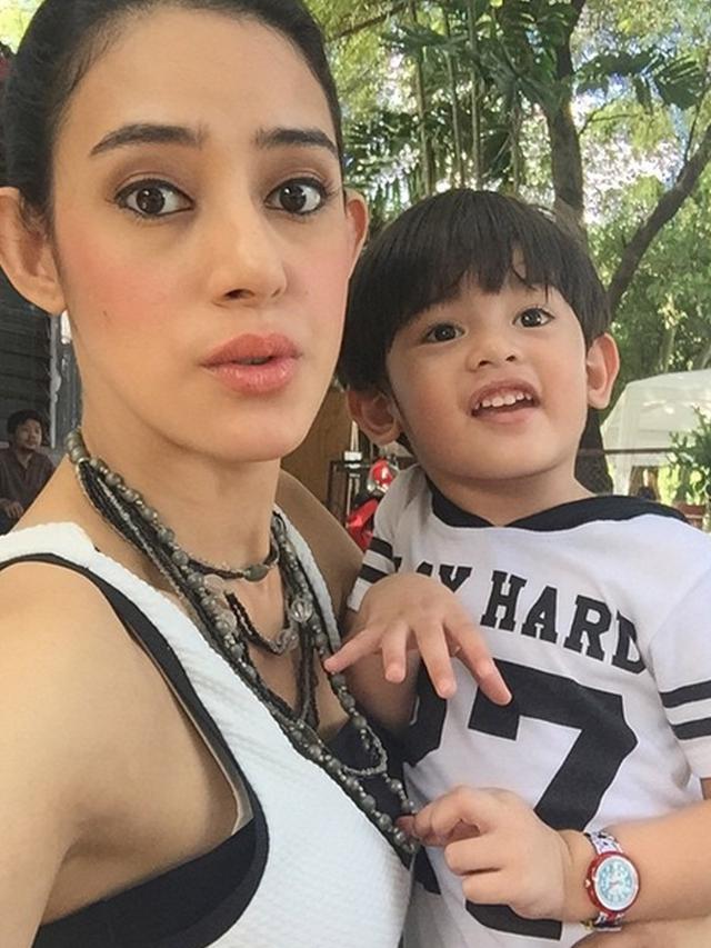 Anak Fairuz A. Rafiq Sudah Panggil Ayah ke Adik Elma Theana? - ShowBiz