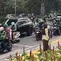 Sebuah mobil BMW X5 mogok di Jalan Prof. Dr. Satrio, Kuningan, Setiabudi, Jakarta Selatan. (Tangkapan layar dari akun Threads @ayyadiandra).
