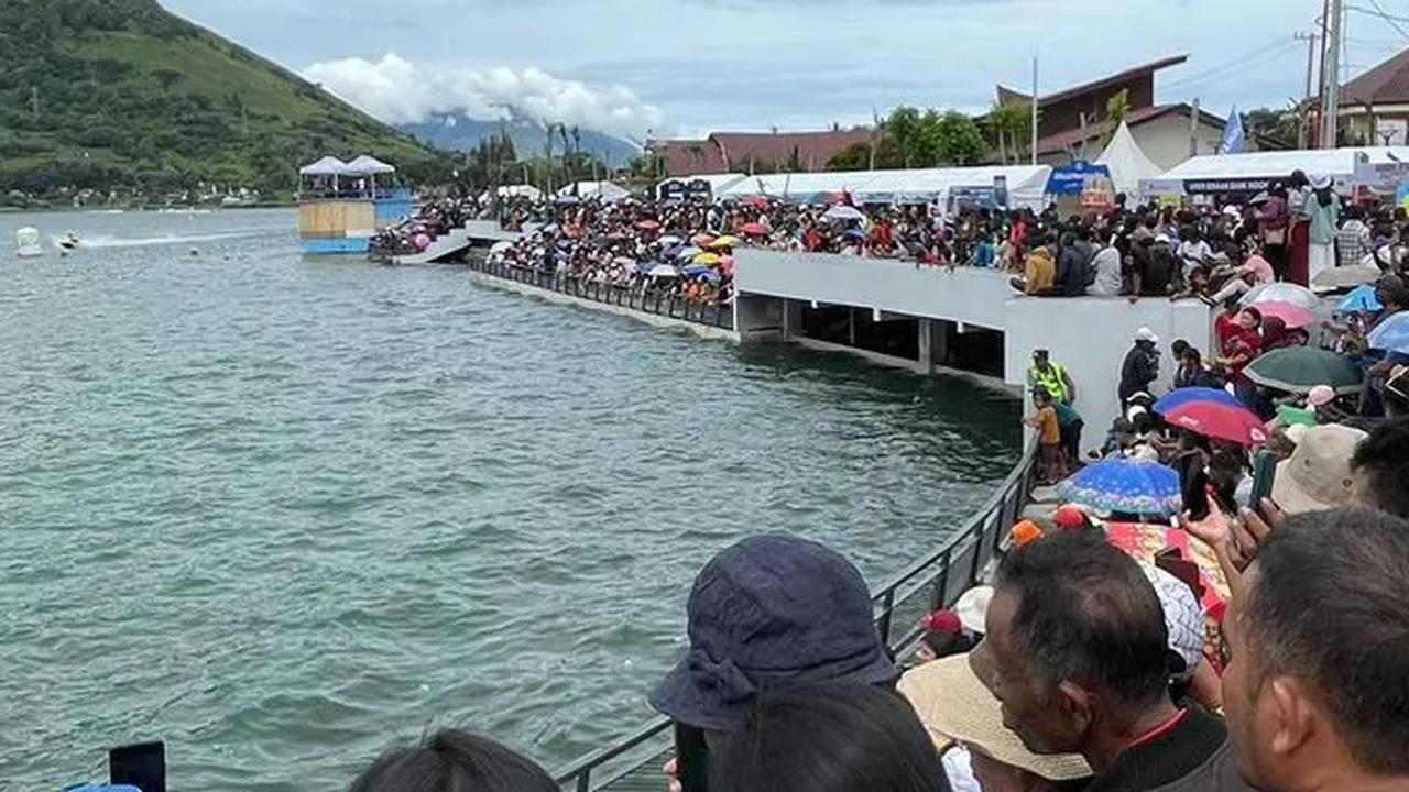 Puluhan Ribu Orang Hadiri Pesta Rakyat Danau Toba dan Aquabike Jetski World Championship