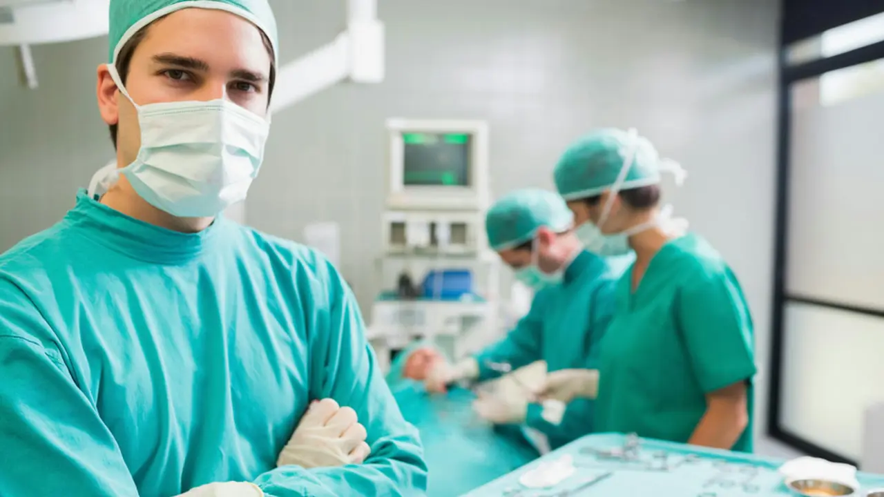 Ini Alasan Dokter Mengenakan Baju Warna Hijau Saat Operasi