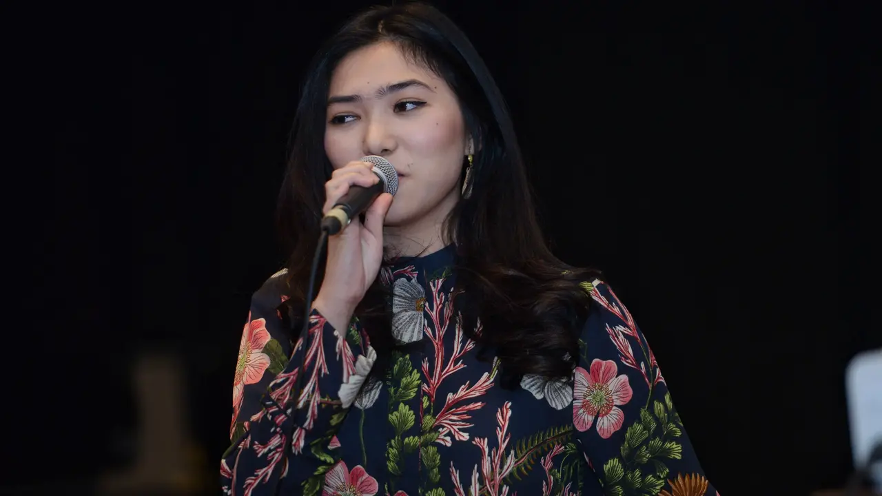 [Bintang] Isyana Sarasvati Lebih Suka Curhat Lewat Musik