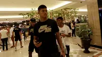 Pemain Timnas Indonesia U-22, Muhammad Riyandi, Firza Andika, dan Dodi Alekvan Djin, ketika ditemui di Hotel Jen Manila, tempat Tim Garuda Muda menginap sebelum berlaga di SEA Games 2019. (Bola.com/Muhammad Iqbal Ichsan)