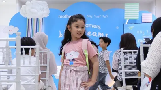 Beli Kaus Cantik untuk Seragam Sekolah Anak di Daerah 3T