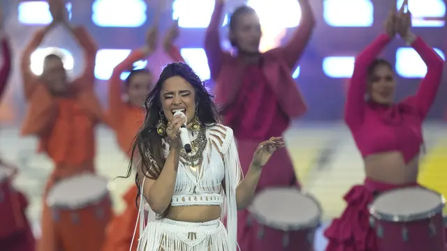 Camila Cabello Tak Terima 'Dicuekin' Fans Liverpool di Panggung Jelang Final Liga Champions