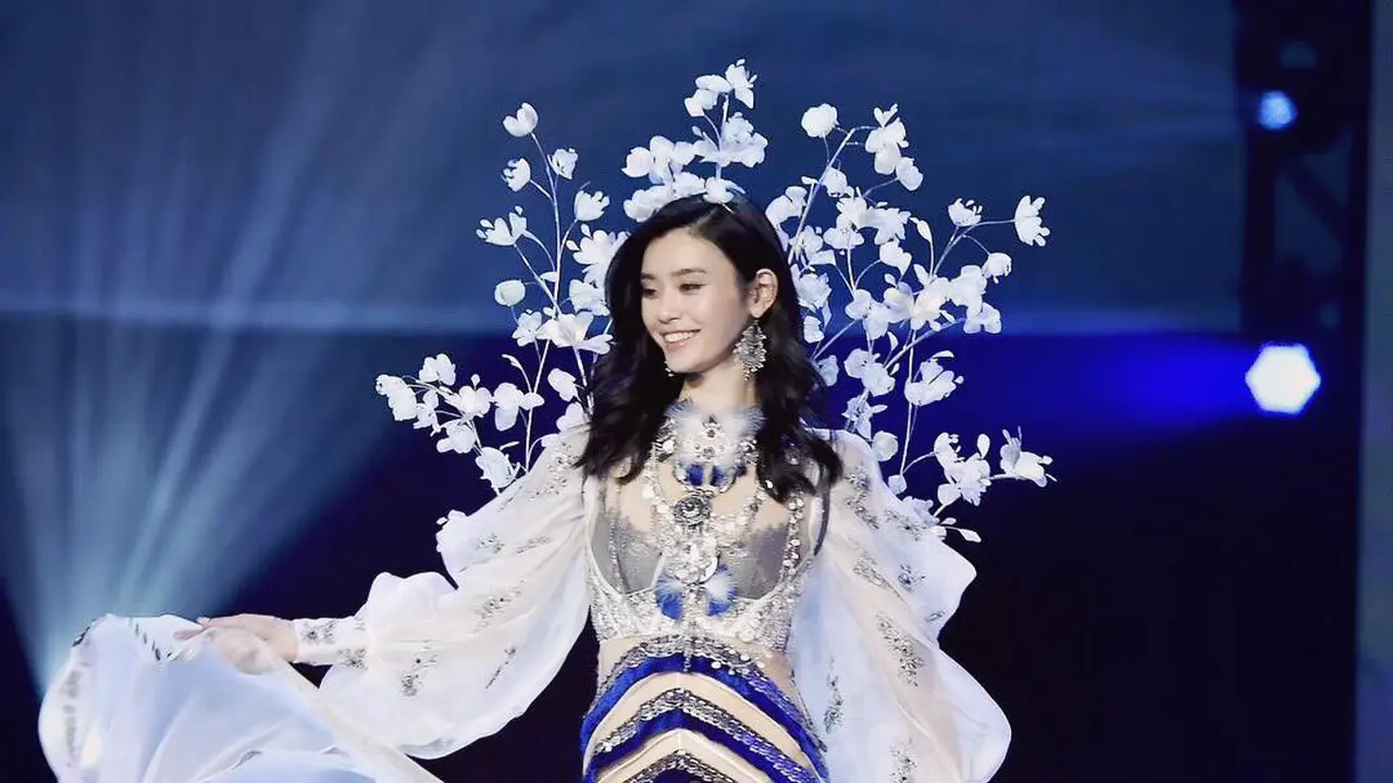 Bikin Jatuh Hati, 5 Gaya Off-Duty Ming Xi yang Nggak Malu-maluin