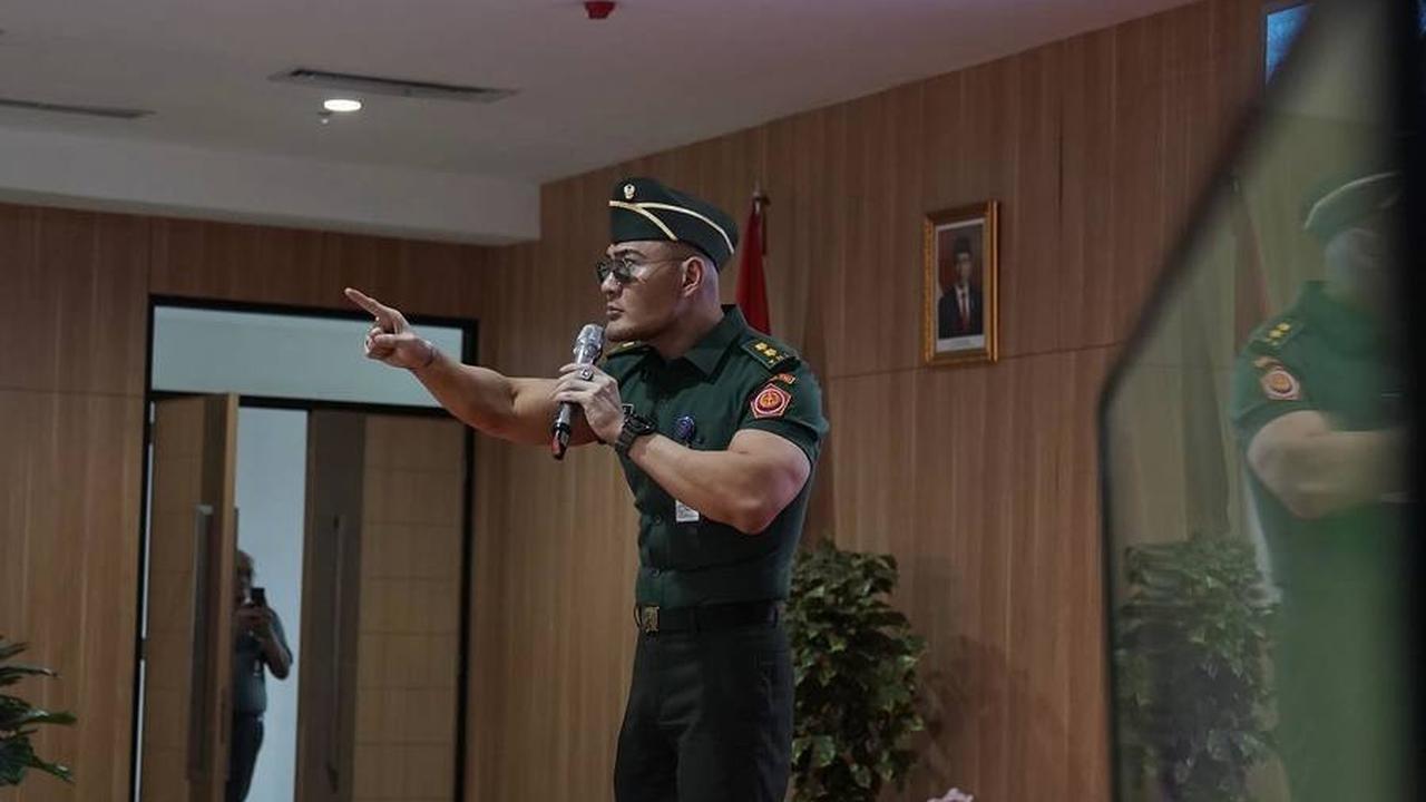 Deddy mengungkapkan bahwa dia tidak dibayar saat melaksanakan tugas tentang bela negara. Bahkan tunjangan jabatan menjadi seorang dengan gelar tituler pun tak sampai sejuta.