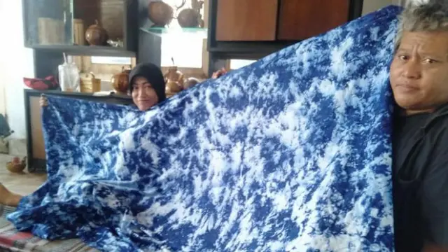 Penyandang Disabilitas di Umah Caya Sidoarjo Kenalkan Kreasi Batik Kriwil. Foto: Umah Caya.