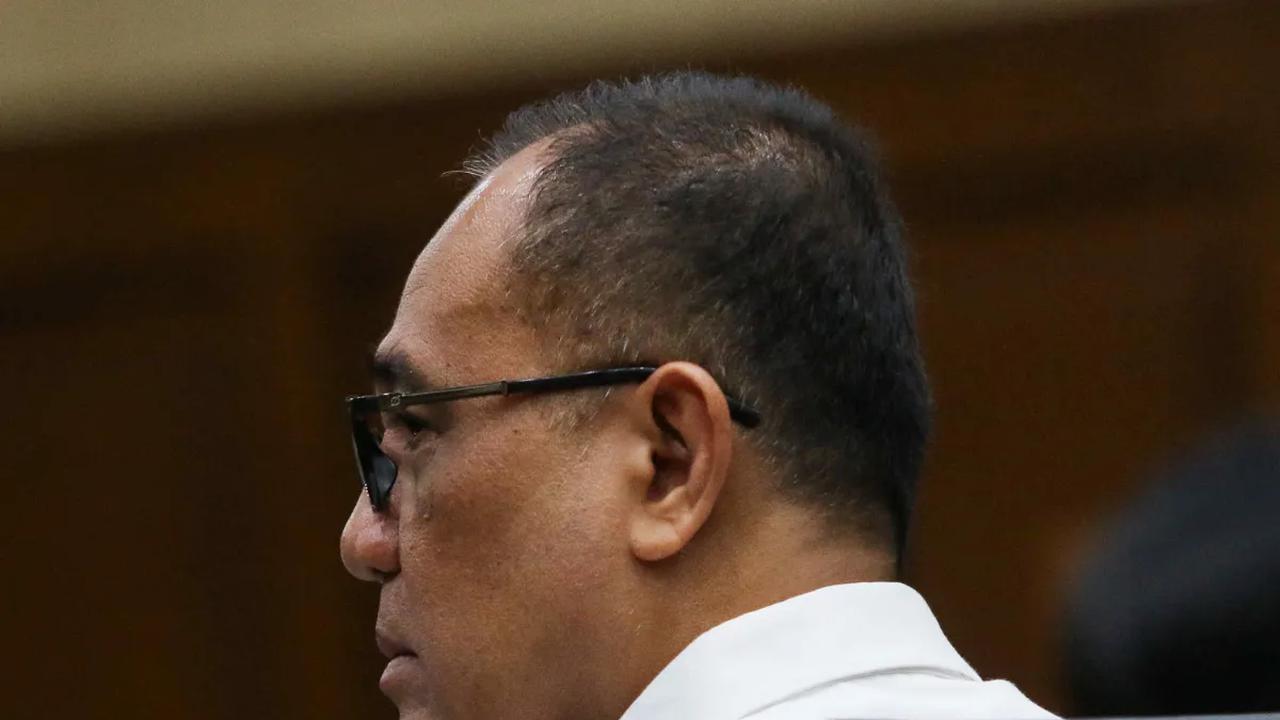 Mantan pejabat Direktorat Jenderal Pajak Kementerian Keuangan (DJP Kemenkeu) Rafael Alun Trisambodo menghadapi tuntutan jaksa penuntut umum Komisi Pemberantasan Korupsi (KPK) di Pengadilan Tipikor pada Pengadilan Negeri Jakarta Pusat (PN Jakpus), Senin (1